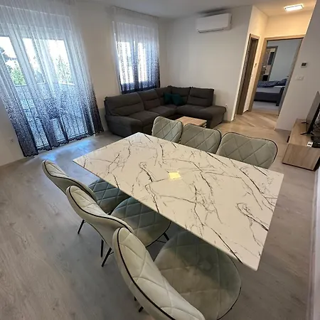 Apartment Apartman Danica *